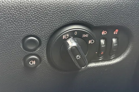 PE72YMM Mini Hatch 1.5 Cooper Classic Steptronic Euro 6 (s/s) 3dr Thumbnail #36