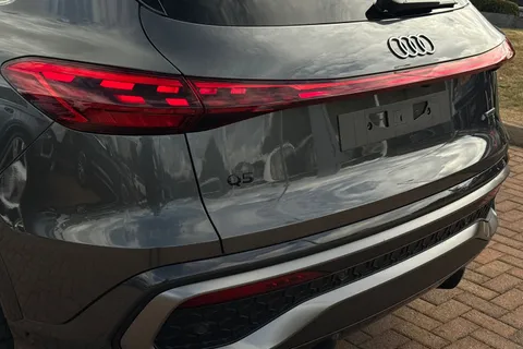  Audi Q5 2.0 TDI S line S Tronic quattro Euro 6 (s/s) 5dr Thumbnail #8