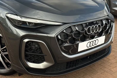  Audi Q5 2.0 TDI S line S Tronic quattro Euro 6 (s/s) 5dr Thumbnail #9