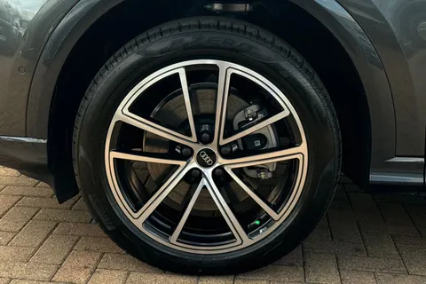  Audi Q5 2.0 TDI S line S Tronic quattro Euro 6 (s/s) 5dr Thumbnail #12