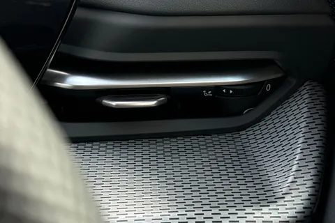  Audi Q5 2.0 TDI S line S Tronic quattro Euro 6 (s/s) 5dr Thumbnail #44