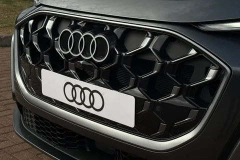  Audi Q5 2.0 TDI S line S Tronic quattro Euro 6 (s/s) 5dr Thumbnail #52