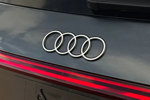  Audi Q5 2.0 TDI S line S Tronic quattro Euro 6 (s/s) 5dr Thumbnail #56