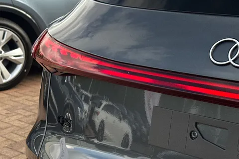  Audi Q5 2.0 TDI S line S Tronic quattro Euro 6 (s/s) 5dr Thumbnail #57