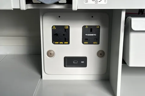 BV75OEH Volkswagen California 1.5 eHybrid 245ps 4Motion DSG Thumbnail #45