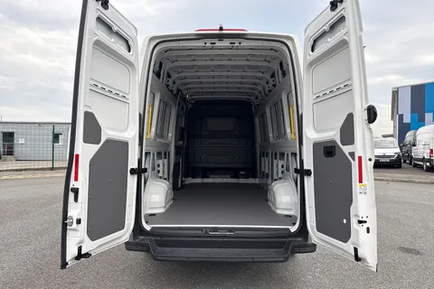 DE75OUB Volkswagen Crafter CR35 Panel van Commerce Plus LWB 140 PS 2.0 TDI 8sp Auto - Delivery Mileage Thumbnail #7