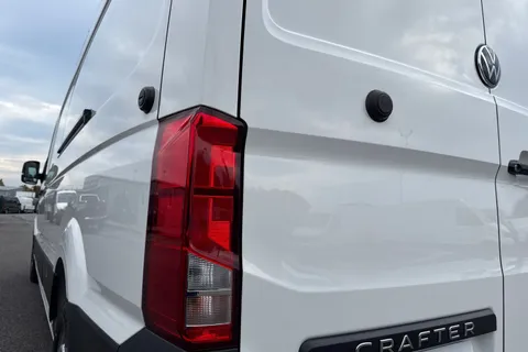 DE75OUB Volkswagen Crafter CR35 Panel van Commerce Plus LWB 140 PS 2.0 TDI 8sp Auto - Delivery Mileage Thumbnail #8