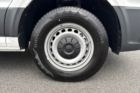 DE75OUB Volkswagen Crafter CR35 Panel van Commerce Plus LWB 140 PS 2.0 TDI 8sp Auto - Delivery Mileage Thumbnail #10