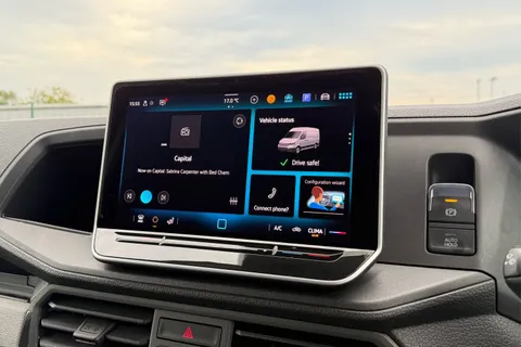 DE75OUB Volkswagen Crafter CR35 Panel van Commerce Plus LWB 140 PS 2.0 TDI 8sp Auto - Delivery Mileage Thumbnail #17