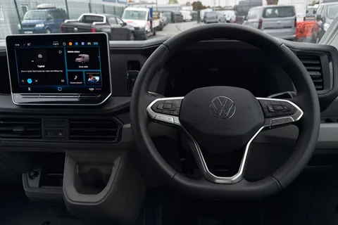 DE75OUB Volkswagen Crafter CR35 Panel van Commerce Plus LWB 140 PS 2.0 TDI 8sp Auto - Delivery Mileage Thumbnail #18