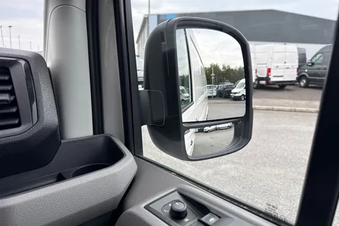 DE75OUB Volkswagen Crafter CR35 Panel van Commerce Plus LWB 140 PS 2.0 TDI 8sp Auto - Delivery Mileage Thumbnail #21