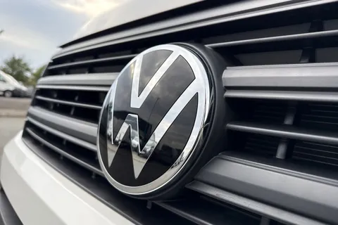 DE75OUB Volkswagen Crafter CR35 Panel van Commerce Plus LWB 140 PS 2.0 TDI 8sp Auto - Delivery Mileage Thumbnail #29