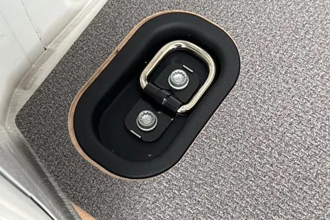 DE75OUB Volkswagen Crafter CR35 Panel van Commerce Plus LWB 140 PS 2.0 TDI 8sp Auto - Delivery Mileage Thumbnail #32