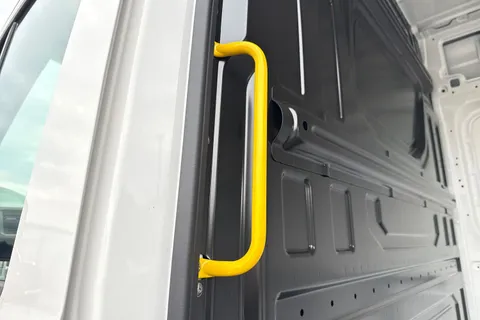 DE75OUB Volkswagen Crafter CR35 Panel van Commerce Plus LWB 140 PS 2.0 TDI 8sp Auto - Delivery Mileage Thumbnail #33