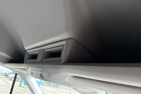 DE75OUB Volkswagen Crafter CR35 Panel van Commerce Plus LWB 140 PS 2.0 TDI 8sp Auto - Delivery Mileage Thumbnail #35
