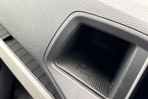 DE75OUB Volkswagen Crafter CR35 Panel van Commerce Plus LWB 140 PS 2.0 TDI 8sp Auto - Delivery Mileage Thumbnail #37