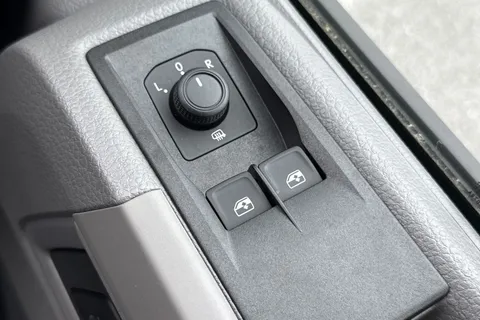 DE75OUB Volkswagen Crafter CR35 Panel van Commerce Plus LWB 140 PS 2.0 TDI 8sp Auto - Delivery Mileage Thumbnail #41