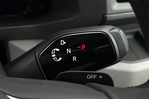 DE75OUB Volkswagen Crafter CR35 Panel van Commerce Plus LWB 140 PS 2.0 TDI 8sp Auto - Delivery Mileage Thumbnail #46