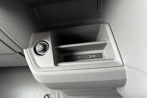 DE75OUB Volkswagen Crafter CR35 Panel van Commerce Plus LWB 140 PS 2.0 TDI 8sp Auto - Delivery Mileage Thumbnail #50