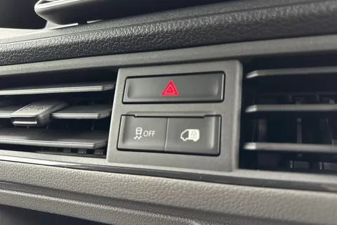 DE75OUB Volkswagen Crafter CR35 Panel van Commerce Plus LWB 140 PS 2.0 TDI 8sp Auto - Delivery Mileage Thumbnail #51