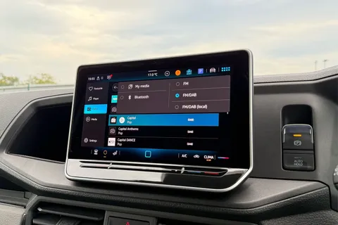 DE75OUB Volkswagen Crafter CR35 Panel van Commerce Plus LWB 140 PS 2.0 TDI 8sp Auto - Delivery Mileage Thumbnail #54