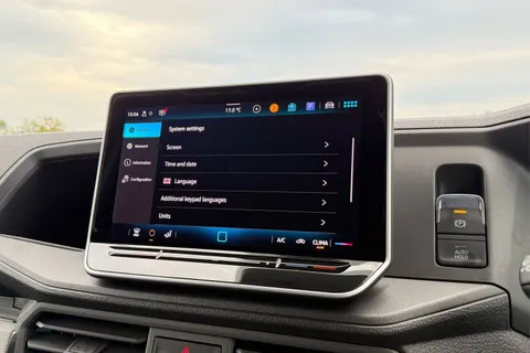 DE75OUB Volkswagen Crafter CR35 Panel van Commerce Plus LWB 140 PS 2.0 TDI 8sp Auto - Delivery Mileage Thumbnail #60