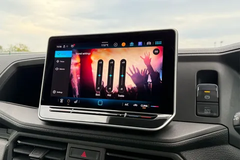 DE75OUB Volkswagen Crafter CR35 Panel van Commerce Plus LWB 140 PS 2.0 TDI 8sp Auto - Delivery Mileage Thumbnail #61