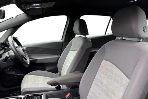YD71MWF Volkswagen ID.3 Pure Performance 45kWh Life Auto 5dr Thumbnail #12