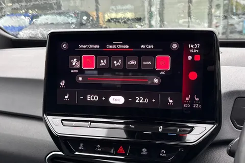 YD71MWF Volkswagen ID.3 Pure Performance 45kWh Life Auto 5dr Thumbnail #20