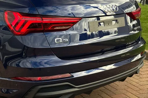 Audi Q3 1.5 TFSI CoD 35 S line S Tronic Euro 6 (s/s) 5dr Thumbnail #8