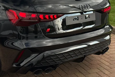  Audi S3 2.0 TFSI Black Edition Sportback S Tronic quattro Euro 6 (s/s) 5dr Thumbnail #8