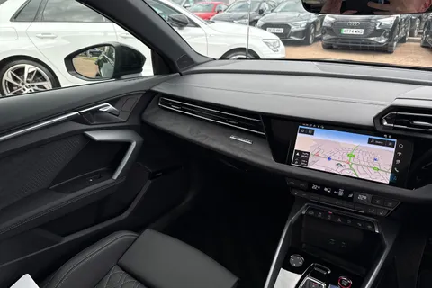 Audi S3 2.0 TFSI Black Edition Sportback S Tronic quattro Euro 6 (s/s) 5dr Thumbnail #20