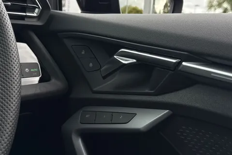  Audi S3 2.0 TFSI Black Edition Sportback S Tronic quattro Euro 6 (s/s) 5dr Thumbnail #21