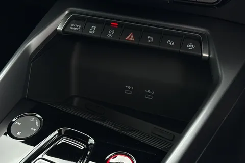  Audi S3 2.0 TFSI Black Edition Sportback S Tronic quattro Euro 6 (s/s) 5dr Thumbnail #42