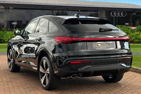  Audi Q5 2.0 TDI Edition 1 Sportback S Tronic quattro Euro 6 (s/s) 5dr Thumbnail #3