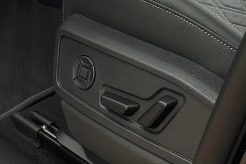  Audi Q5 2.0 TDI Edition 1 Sportback S Tronic quattro Euro 6 (s/s) 5dr Thumbnail #32