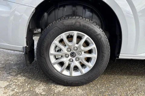 PT75JJJ Volkswagen Transporter T32 Panel Van Commerce Pro SWB 136 PS 65 kWh Electric 1sp Automatic Thumbnail #11