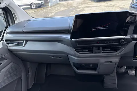 PT75JJJ Volkswagen Transporter T32 Panel Van Commerce Pro SWB 136 PS 65 kWh Electric 1sp Automatic Thumbnail #20