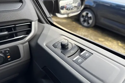 PT75JJJ Volkswagen Transporter T32 Panel Van Commerce Pro SWB 136 PS 65 kWh Electric 1sp Automatic Thumbnail #21