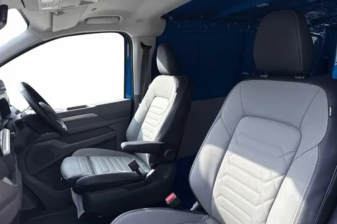 PN75MZG Volkswagen Transporter T28 Panel Van Commerce Pro SWB 150 PS 2.0 TDI 8sp Automatic Thumbnail #11