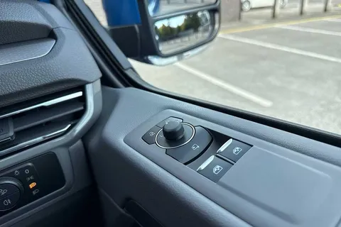 PN75MZG Volkswagen Transporter T28 Panel Van Commerce Pro SWB 150 PS 2.0 TDI 8sp Automatic Thumbnail #18