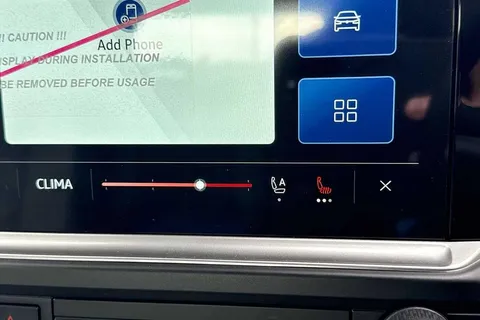 PN75MZG Volkswagen Transporter T28 Panel Van Commerce Pro SWB 150 PS 2.0 TDI 8sp Automatic Thumbnail #35