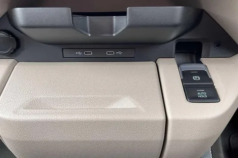 25 of 57 for VOLKSWAGEN CALIFORNIA 2.0 TDI Coast 5dr DSG