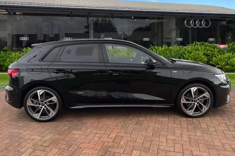 BV73UCE Audi A3 Black Edition 35 TFSI 150 PS 6-speed Thumbnail #4