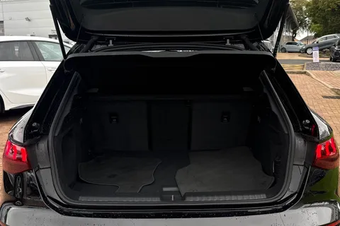 BV73UCE Audi A3 Black Edition 35 TFSI 150 PS 6-speed Thumbnail #7