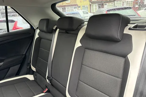 14 of 46 for VOLKSWAGEN T-ROC 2.0 TDI SEL 5dr DSG