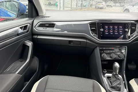 15 of 46 for VOLKSWAGEN T-ROC 2.0 TDI SEL 5dr DSG