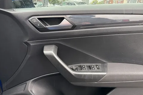 18 of 46 for VOLKSWAGEN T-ROC 2.0 TDI SEL 5dr DSG