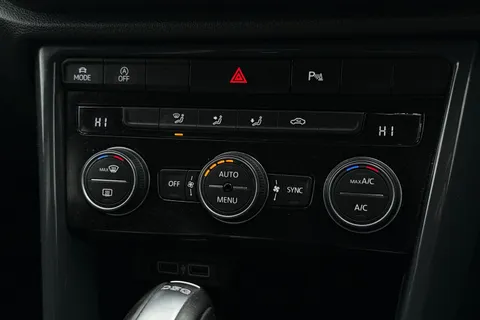 19 of 46 for VOLKSWAGEN T-ROC 2.0 TDI SEL 5dr DSG