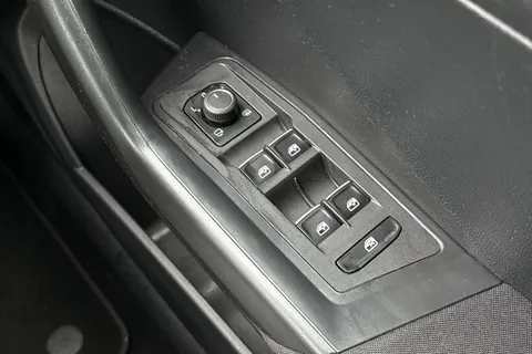 25 of 46 for VOLKSWAGEN T-ROC 2.0 TDI SEL 5dr DSG